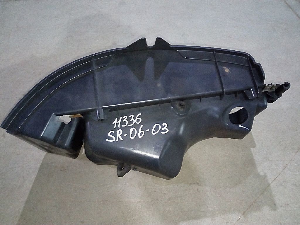 корпус правой фары б/у - 1